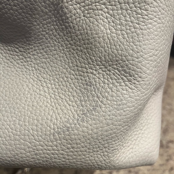 MICHAEL KORS handbag- white $75 w/ bag charm - Picture 9 of 10